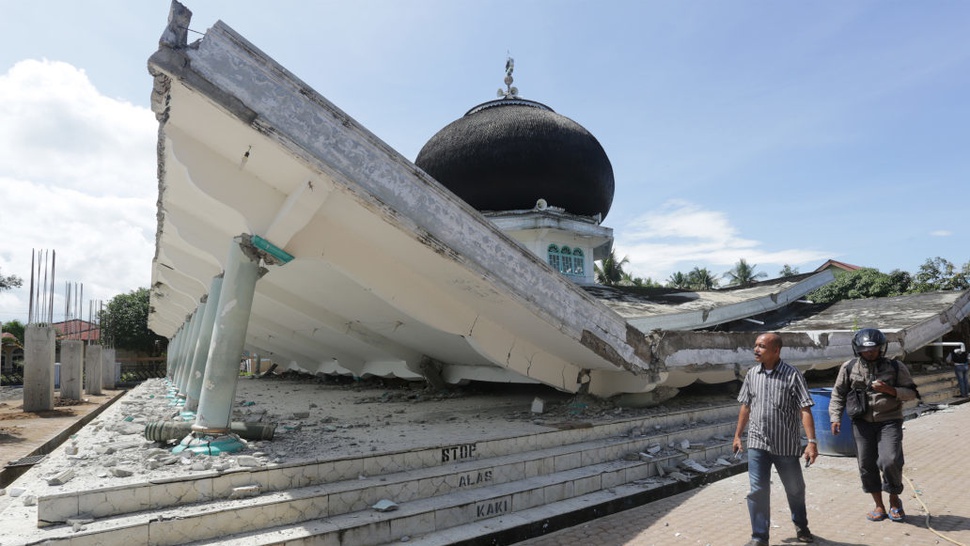 Jokowi Tinjau Masjid Rusak Akibat Gempa di Pidie Jaya