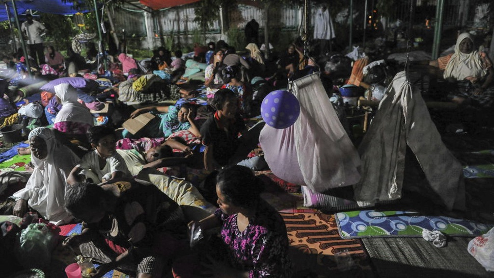 Korban Gempa Pidie Mengungsi di Masjid