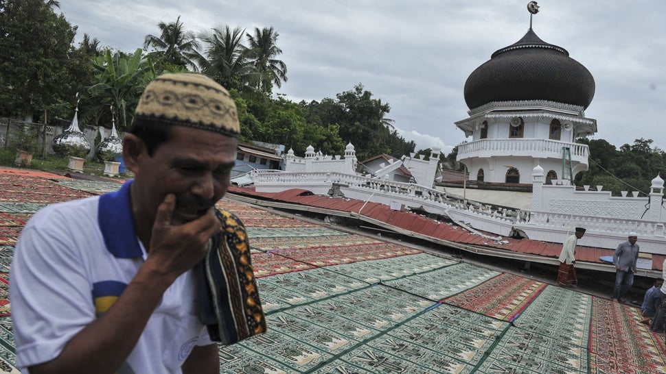 2016/12/09/TIRTO-antarafoto-solat-jumat-di-pidie-jaya-091216-hma-10.JPG