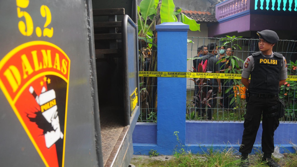 Densus 88 Geledah Dua Rumah Terduga Teroris di Solo