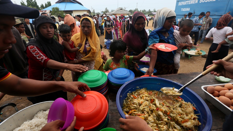 Jokowi Lepas 10 Kontainer Bantuan Kemanusiaan untuk Rohingya