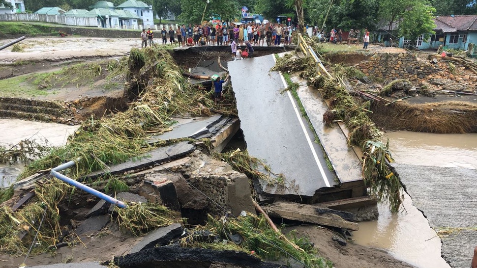 Banjir Rendam Kawasan Pesisir Pelabuhan Ratu di Sukabumi