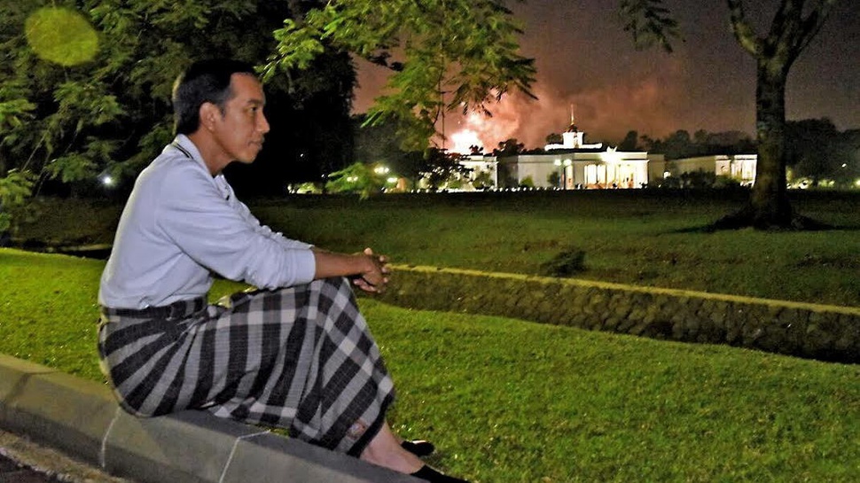 Jokowi dan Sarung Kesayangannya