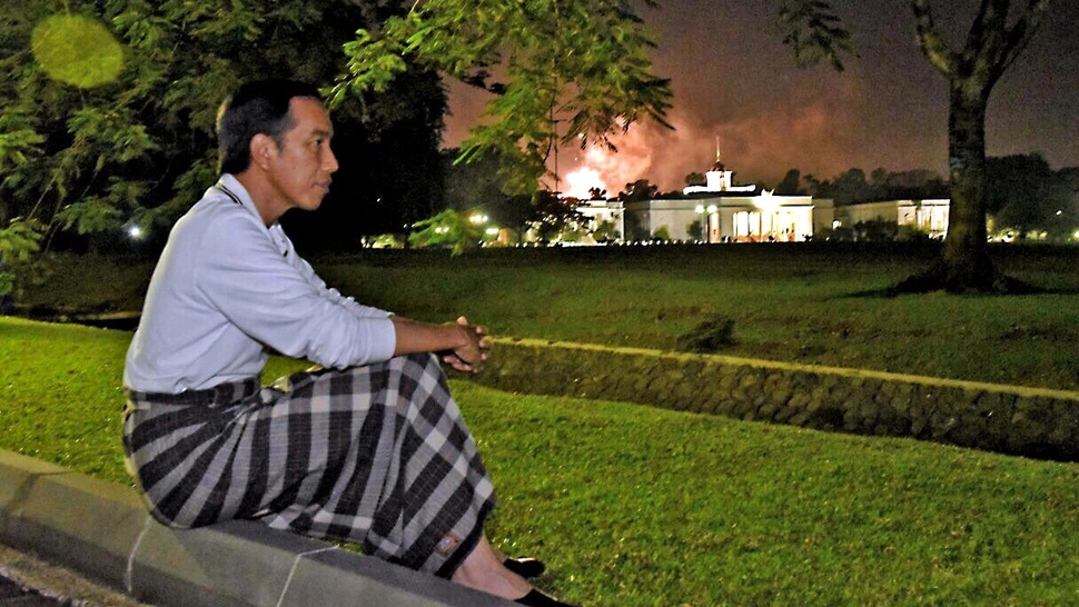Sarung Jokowi dan Simbol-simbolnya