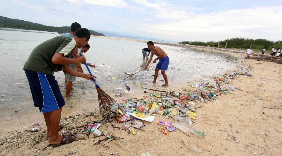 Indonesia Target Kurangi Sampah Plastik Laut 70 Persen