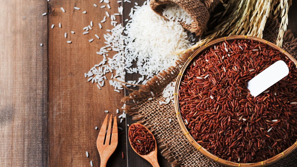 Nasi Merah & Nasi Putih, Mana yang Lebih Baik untuk Sahur?