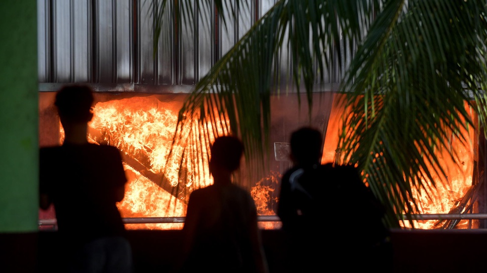 Blok III Pasar Senen Terbakar, Api Masih Berusaha Dipadamkan