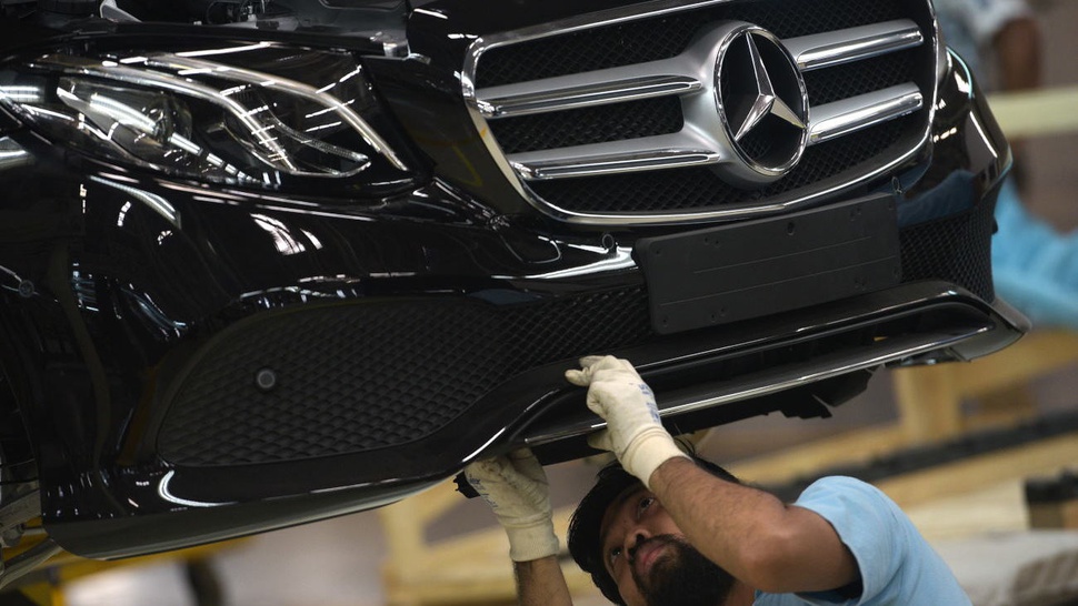 Daimler Produksi 10 Mobil Listrik di Pabrik Mercedes