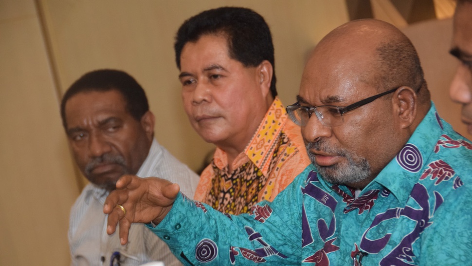 Gubernur Papua Dicecar 31 Pertanyaan oleh Penyidik