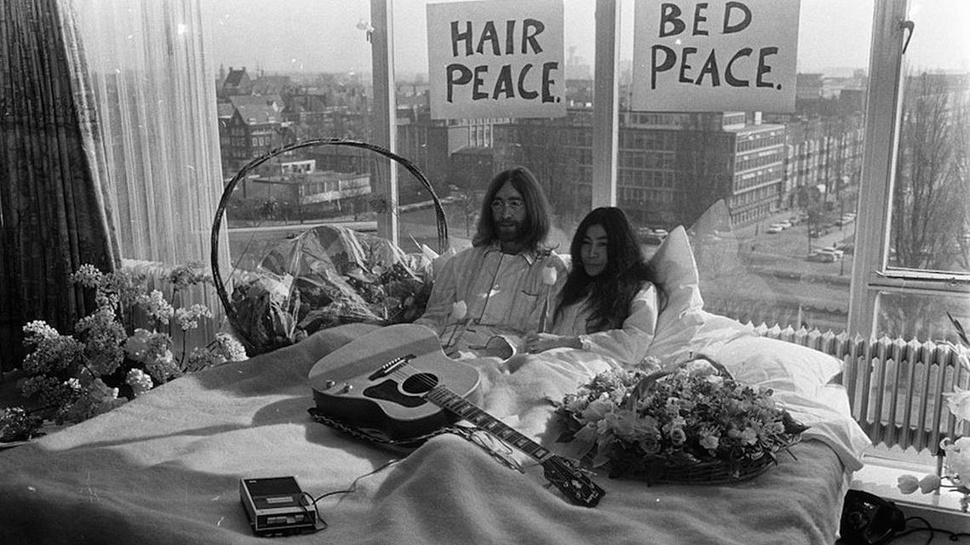 Kenang Kematian John Lennon, Yoko Ono Minta AS Ubah UU Senjata