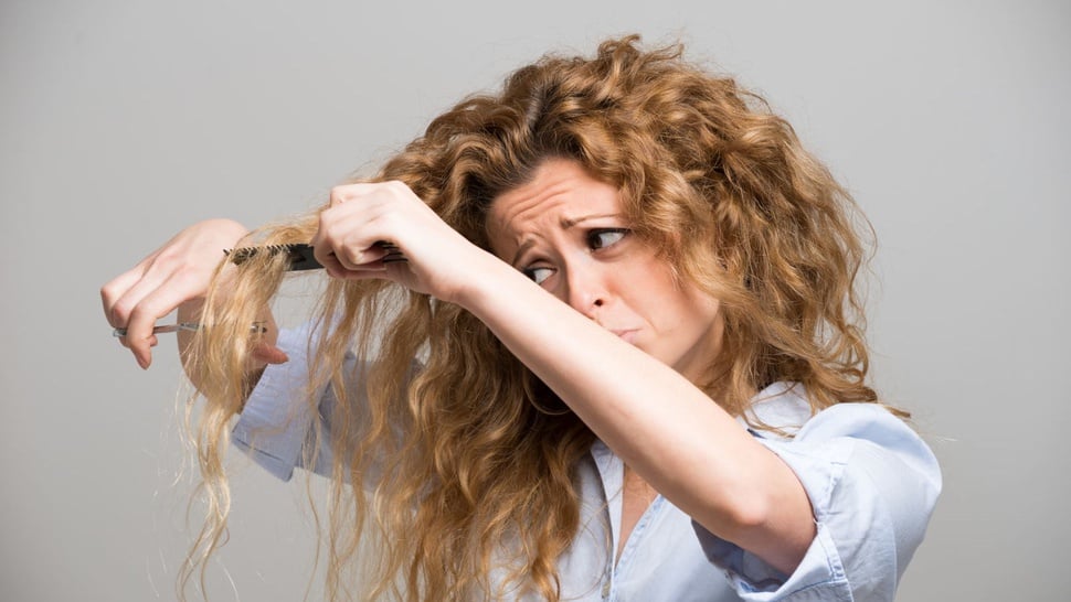Cara Mengatasi Rambut Keriting yang Mengembang dan Susah Diatur