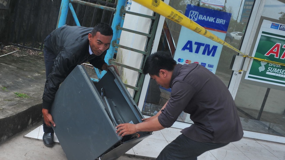 Uang Rp1,4 Miliar Raib Akibat Pembobolan 2 ATM di Semarang 