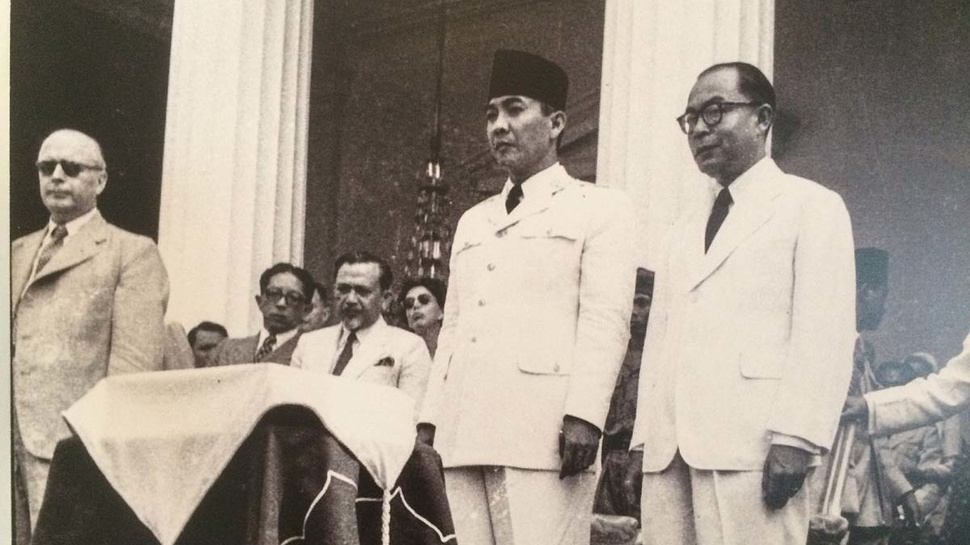 Cara Legendaris ala Hatta Mengkritik Sukarno 