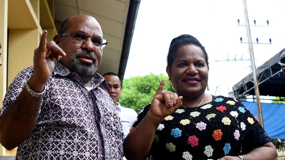 Profil Lukas Enembe & Kiprah Eks Gubernur Papua Hingga Wafat