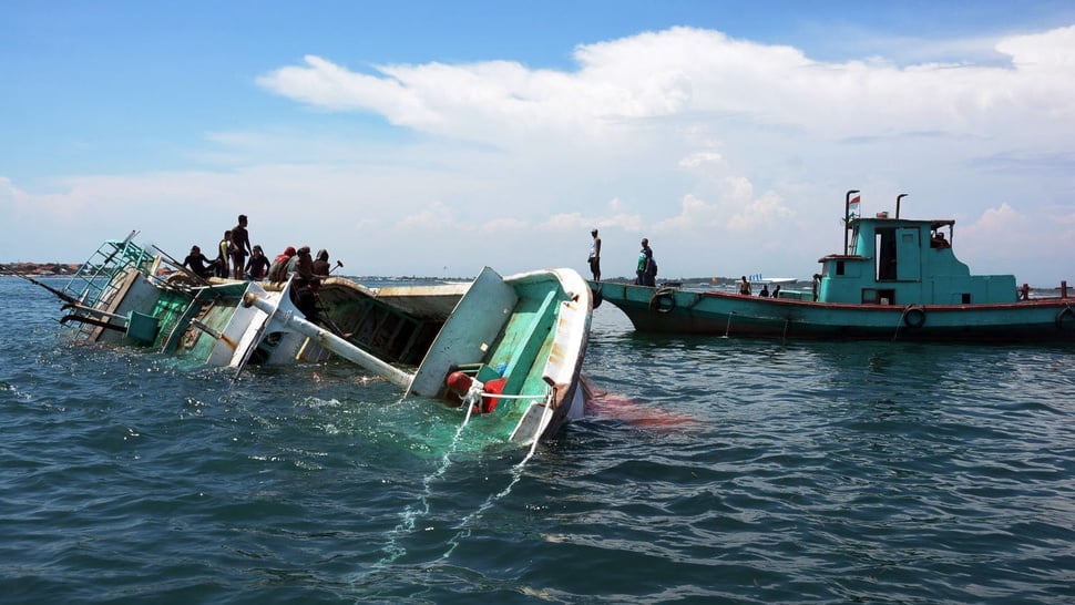 2017/02/19/antarafoto-penenggelaman-kapal-ikan-190217-wra-1antarafoto-penenggelaman-kapal-ikan-190217-wra-1.JPG