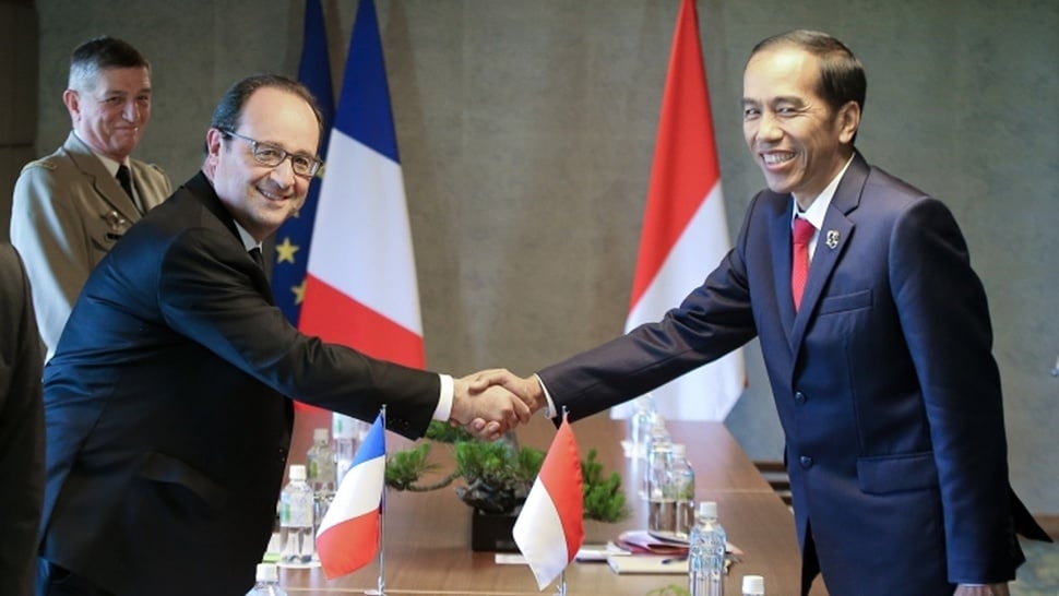 Presiden Jokowi Sambut Kedatangan Presiden Prancis di Istana