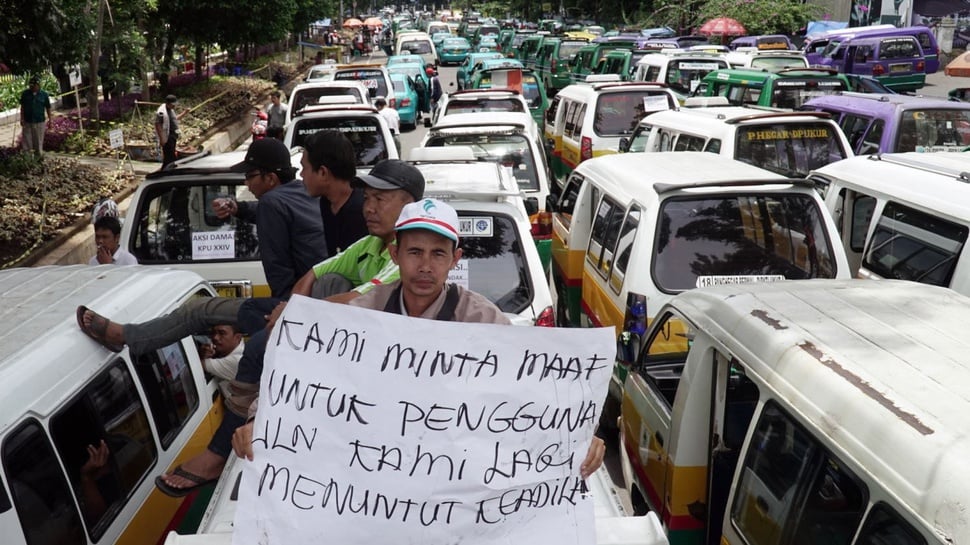 2017/03/10/antarafoto-demo-angkutan-umum-100317-abantarafoto-demo-angkutan-umum-100317-ab_ratio-16x9.JPG