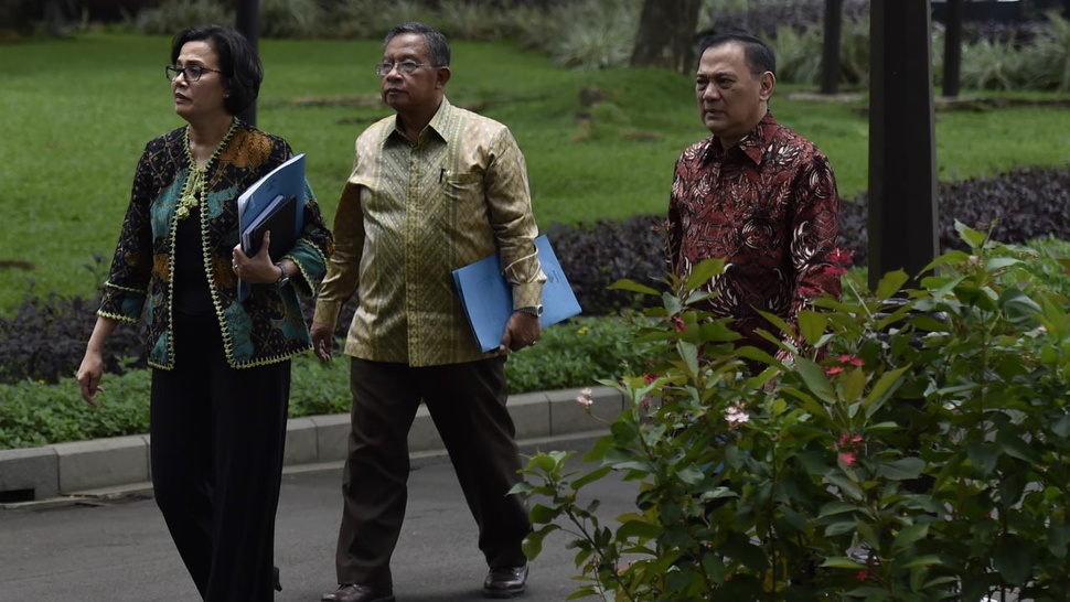 Jokowi Sodorkan Dua Nama Bankir Calon Ketua OJK ke DPR