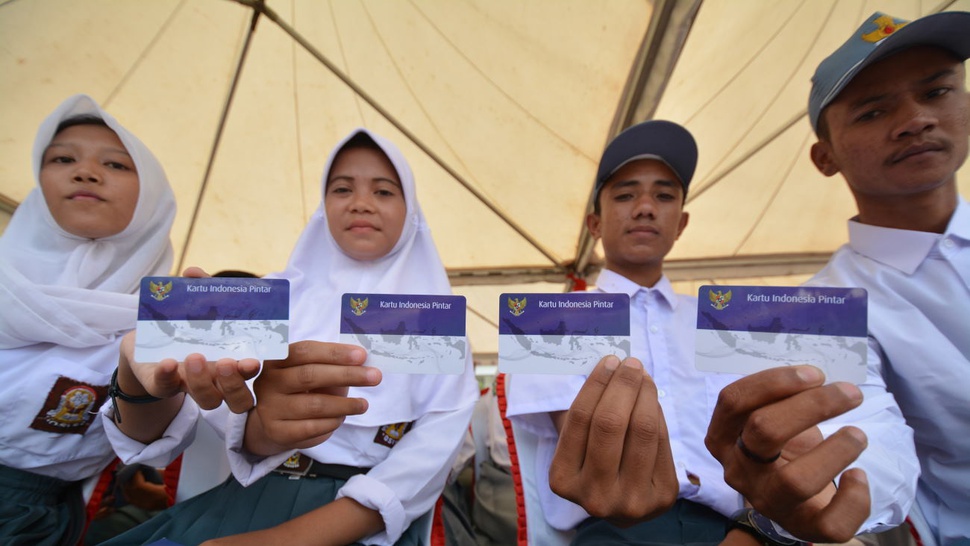 Dengan KIP, Jokowi Ingin Generasi Muda Lebih Kompetitif 