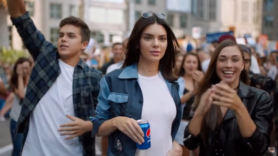 Diprotes, Pepsi Tarik Iklan yang Dibintangi Kendall Jenner