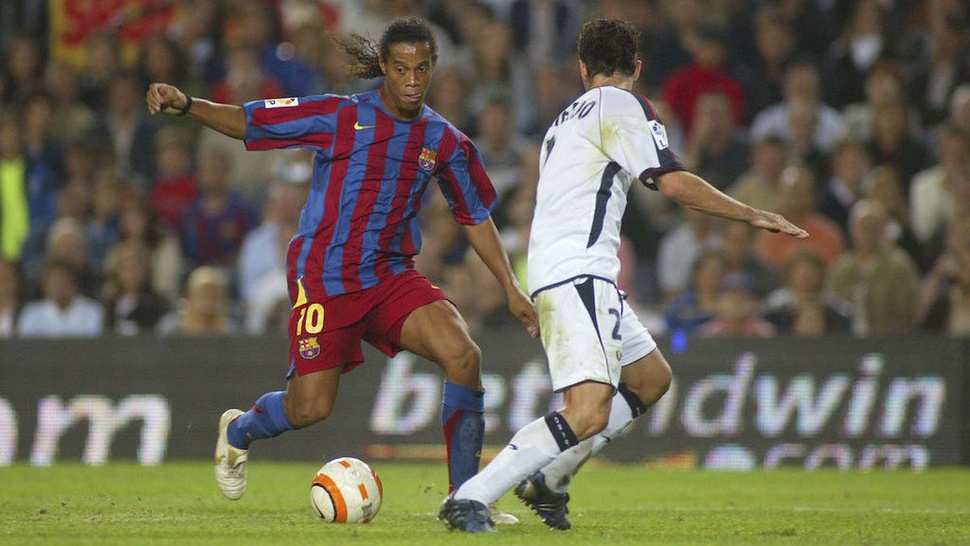 Tentang Bagaimana Ronaldinho Mengubah Barcelona