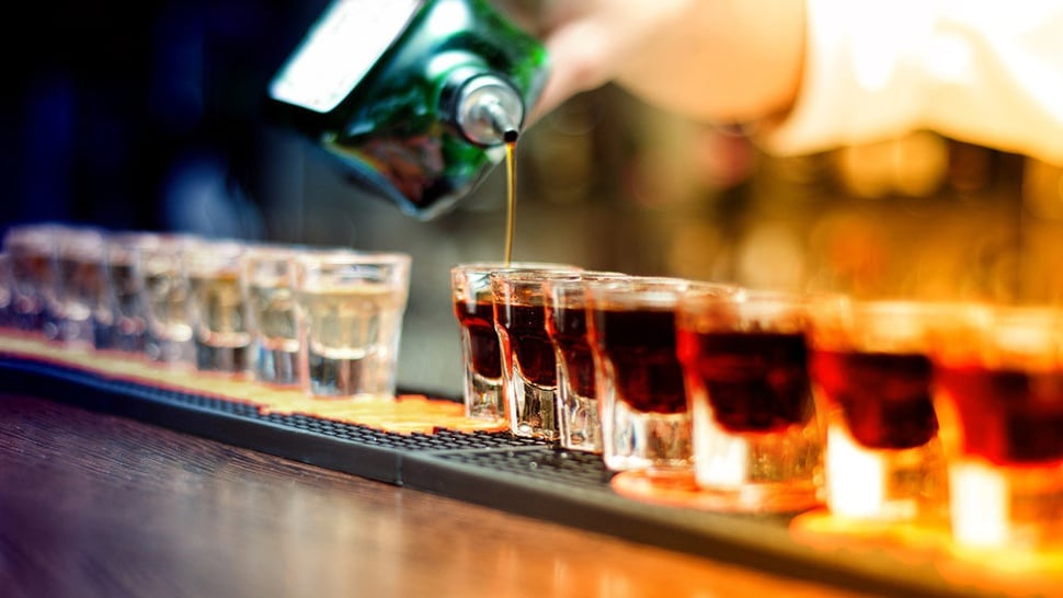Risiko Mencampur Alkohol dengan Kopi dan Efeknya Bagi Peminum