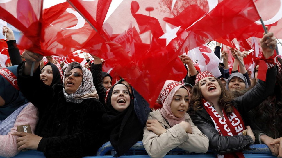 Turki Gelar Referendum, Dukungan Buat Erdogan Unggul Tipis