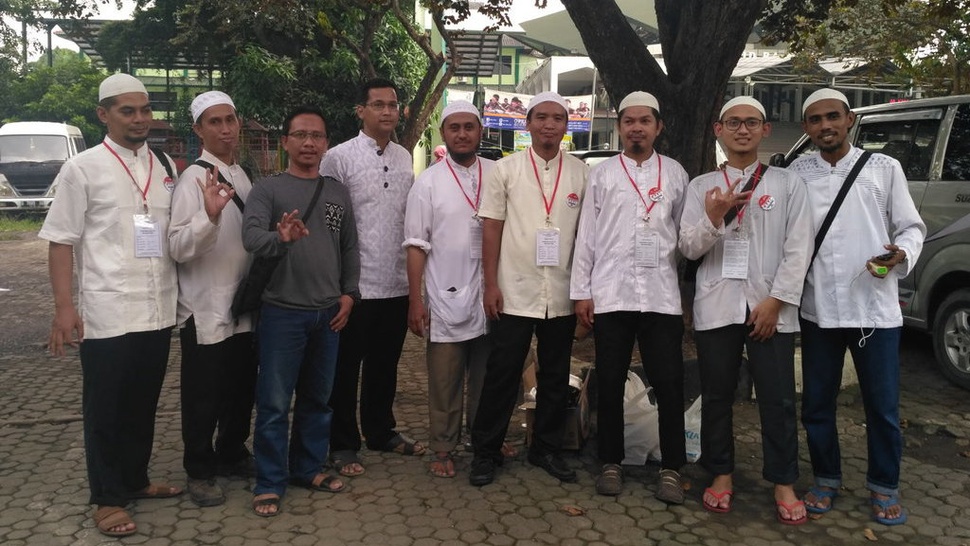 Relawan NKRI Asal Surabaya Kawal TPS 15 di Tebet