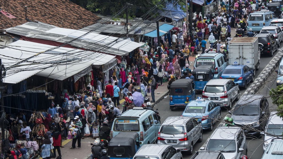 PKL Binaan Dinas KUMKMP Bisa Berdagang di Trotoar Jakarta