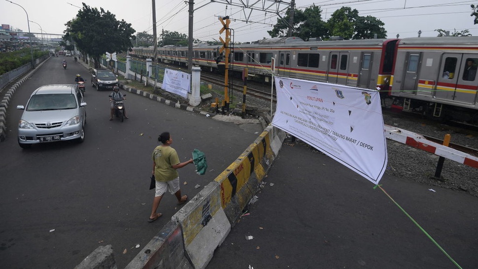 Pemprov DKI Tutup 6 Perlintasan Sebidang Jalur Rel Kereta 