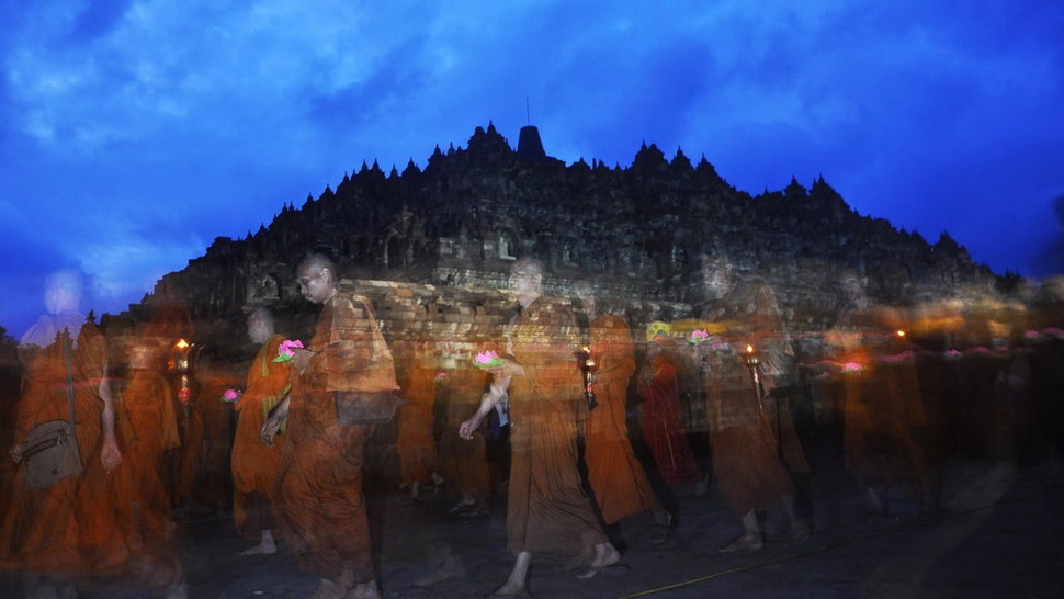 Hari Raya Waisak 2018: Menpora Lepas Kirab Umat Budha di Borobudur