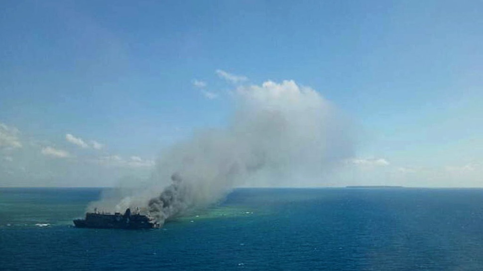 KM Fungka Permata V Terbakar di Pulau Taging Sagu Banggai