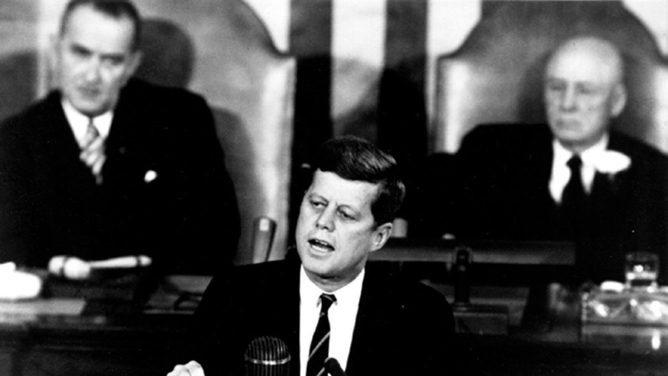 Saat Kennedy Ingin Amerika Serikat Mendarat di Bulan