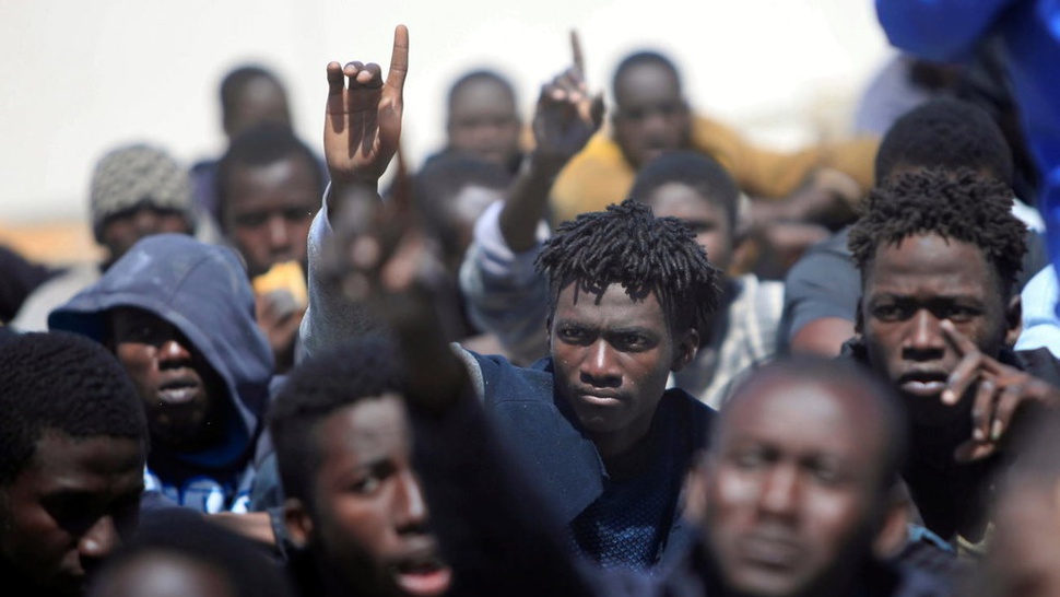 Penjaga Pantai Selamatkan 900 Migran di Lepas Pantai Libya