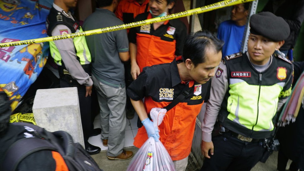 Polisi Tahan Tiga Tersangka Aksi Teror Bom Kampung Melayu 