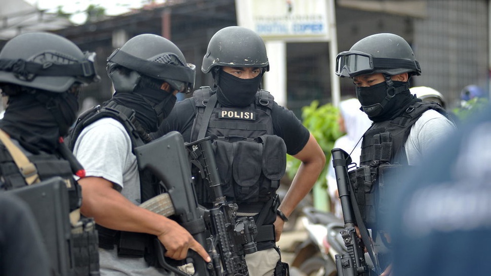 Densus 88 Geledah Rumah Terduga Pelaku Teroris di Pekanbaru