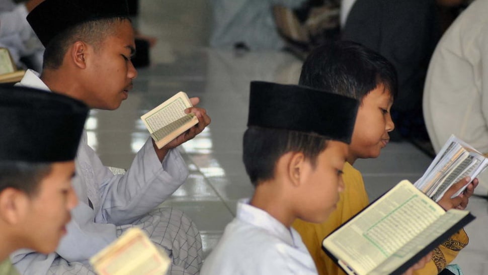 Hukum Bacaan Idgham Bighunnah dan Contohnya dalam Al Quran