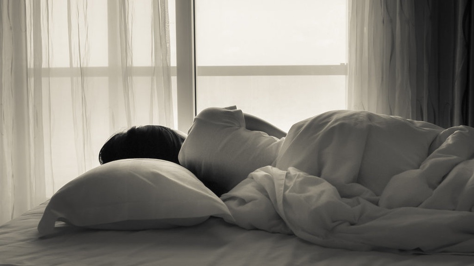 Posisi Tidur Miring Terbaik Menurut Ahli: Ke Kanan atau Kiri?