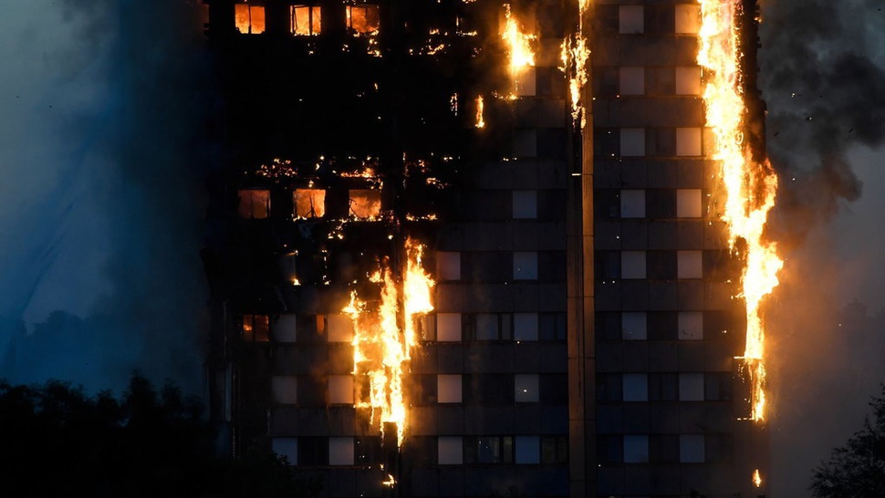 Korban Tewas Kebakaran Apartemen London Bertambah 12 Jiwa 