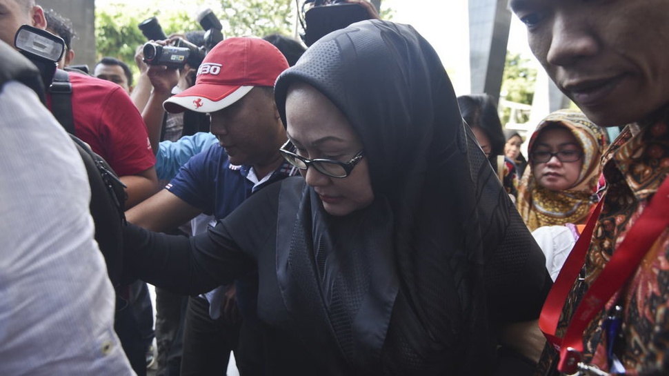 Mobil Mewah Ratu Atut yang Diblokir KPK Ditilang Polisi 