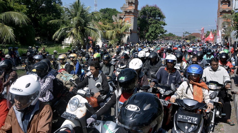 Jelang Hari Raya Nyepi, Ribuan Kendaraan Keluar dari Bali