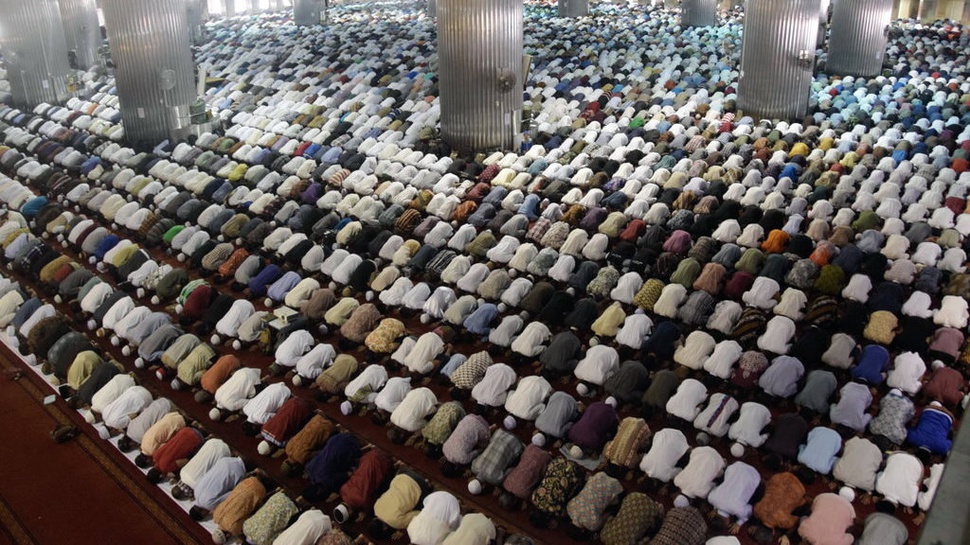 Massa Aksi 287 dari Luar Kota Mulai Padati Masjid Istiqlal