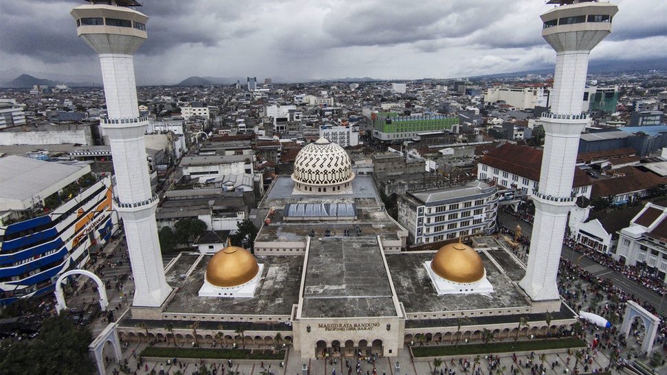 2 Terluka Akibat Kabar Hoax Menara Masjid Raya Bandung Roboh