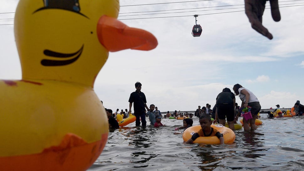 2017/06/26/antarafoto-libur-lebaran-ancol-260617-sgd-2.jpg