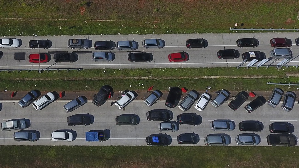 Pengguna Tol Cipali Keluhkan Kemacetan di Sekitar Rest Area 