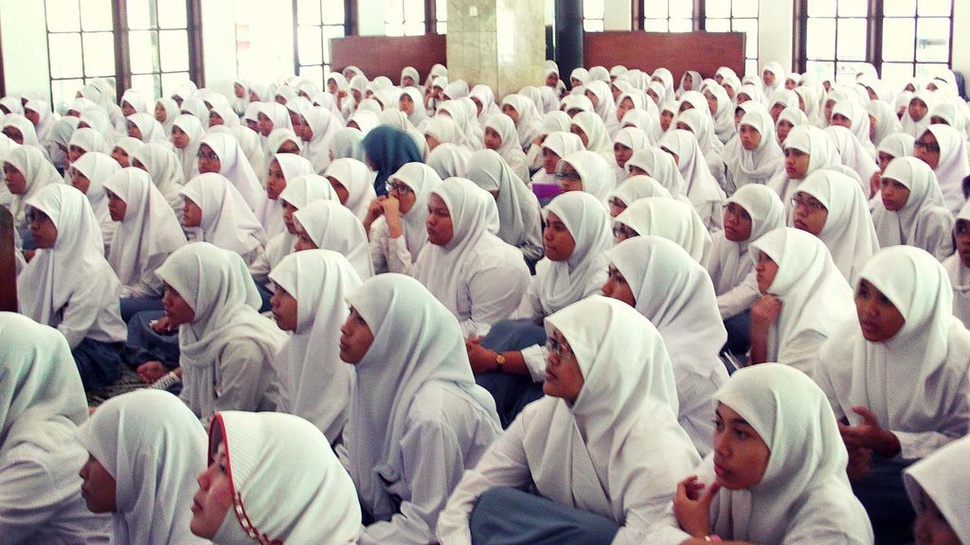 HRW Kritik SKB 3 Menteri Seragam Sekolah karena Kecualikan Aceh