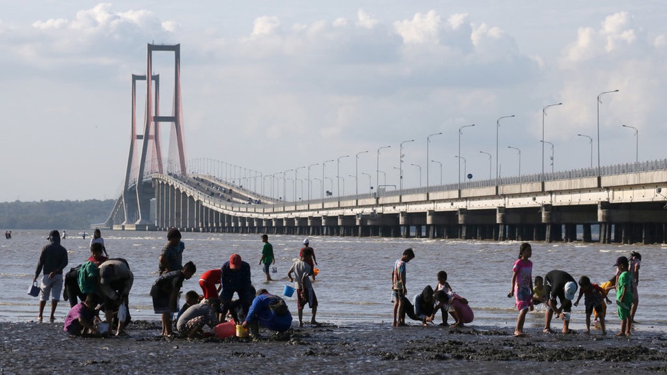 Jembatan Suramadu Gratis: Taktik Jokowi Tebus Kekalahan di Madura?