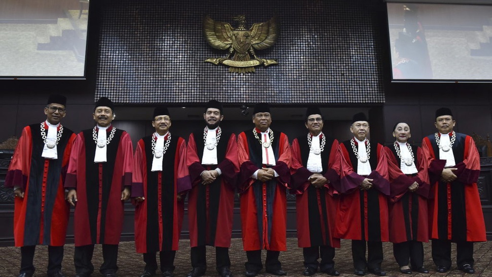 Lobi-Lobi Arief Hidayat Jelang Uji Kepatutan Ketua MK