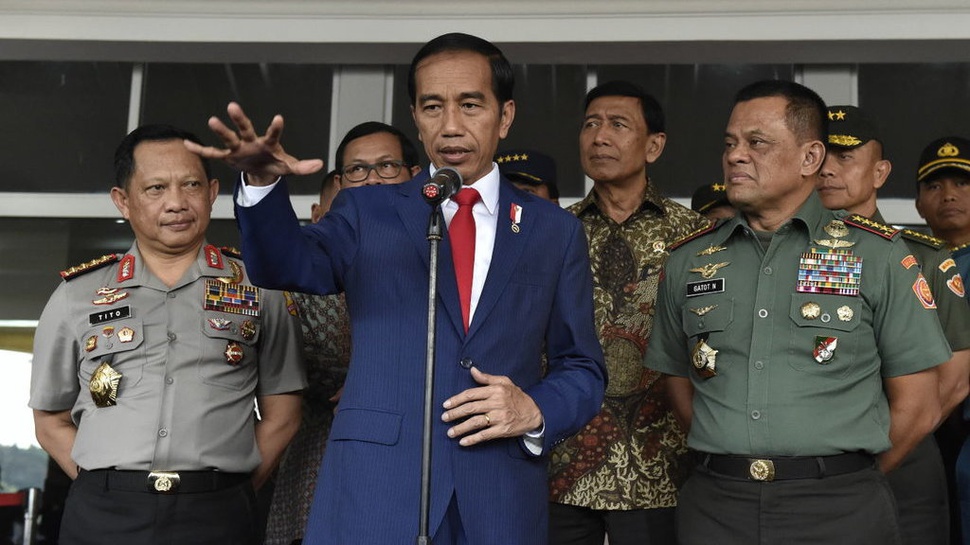 Jokowi dan Gatot Sama-Sama Serius Nonton Film G30S/PKI