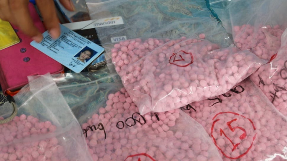 Polisi Tangkap Dua Kurir Narkoba dan Amankan 4170 Pil Ekstasi